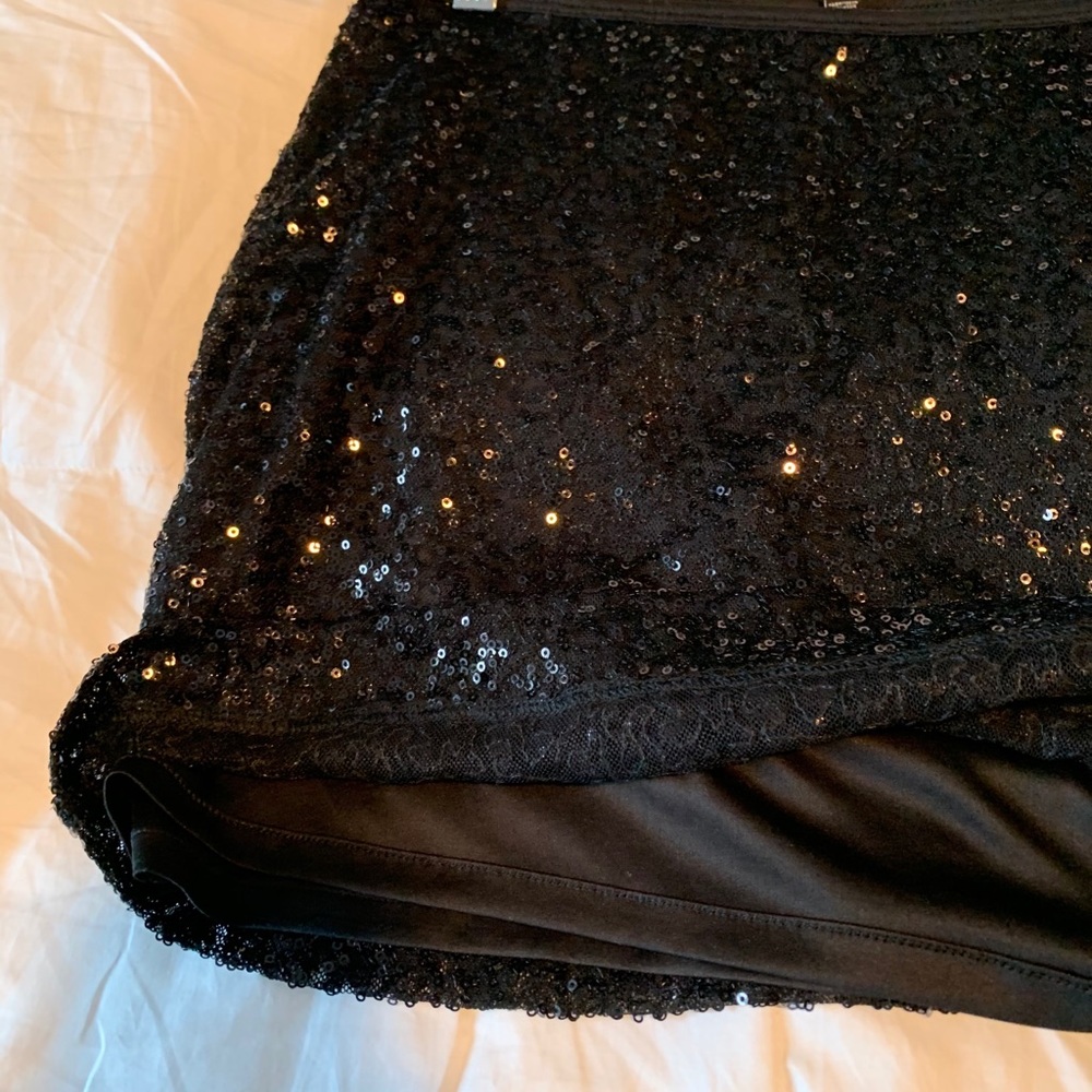 Sparkly black express skirt - Picture 3 of 6